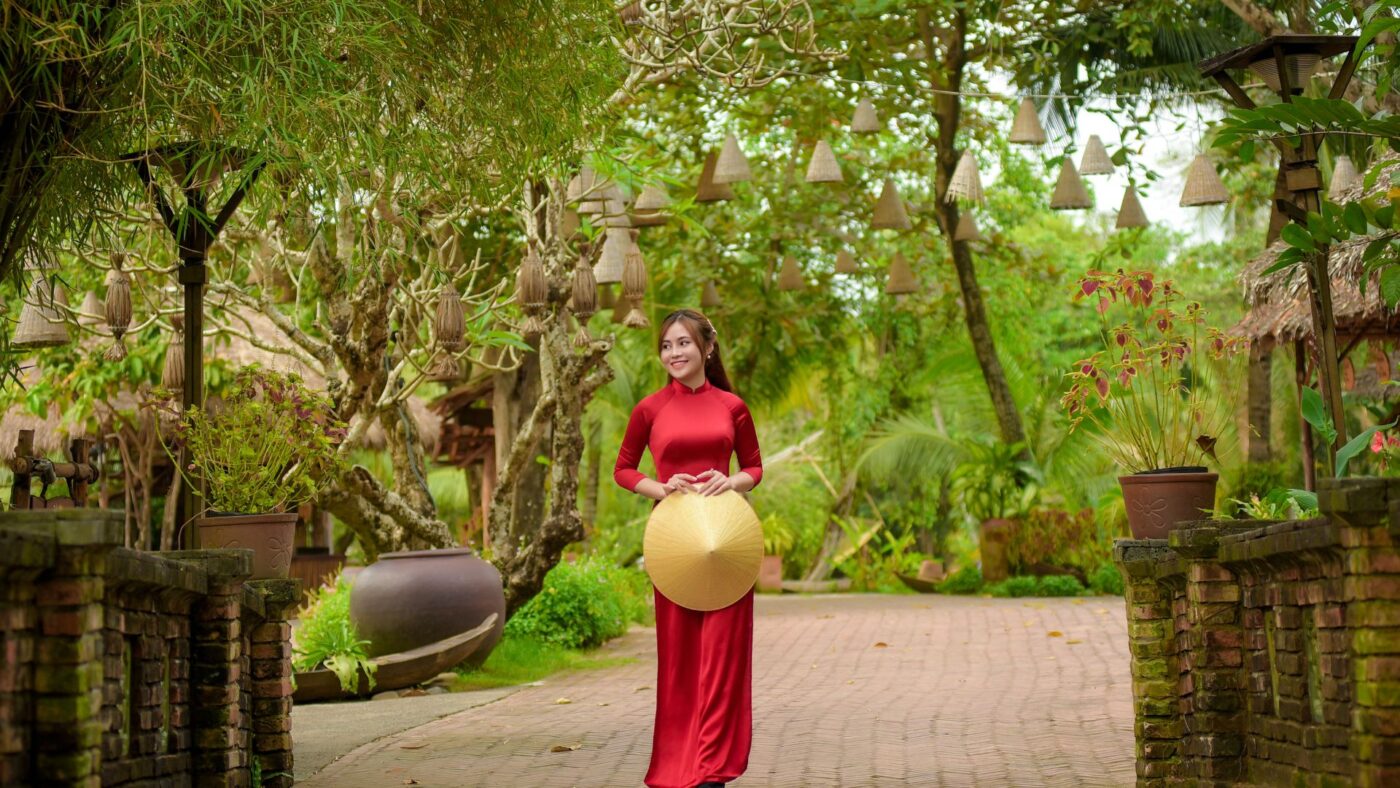 ao dai - traditional vietnamese attire