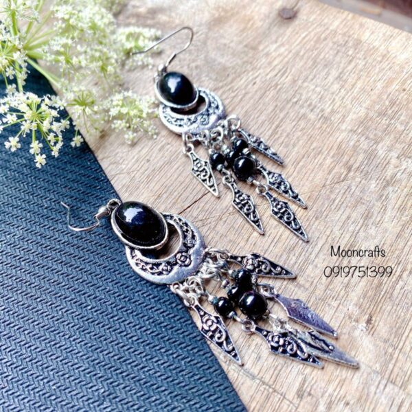 stone earrings for women with black crescent chandelier pattern 1