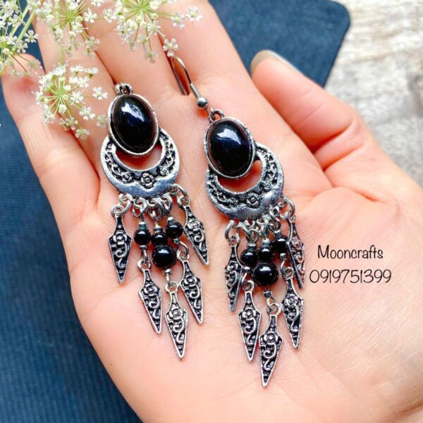 stone earrings for women with black crescent chandelier pattern 3