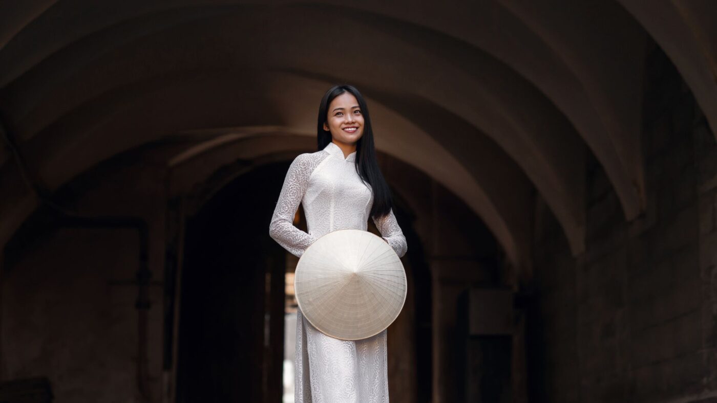 the ao dai and non la - a perfect pairing